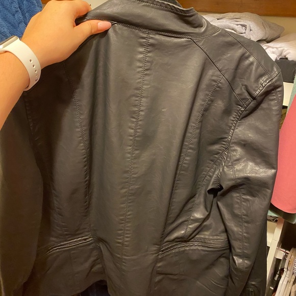 Leather jacket - Picture 2 of 3